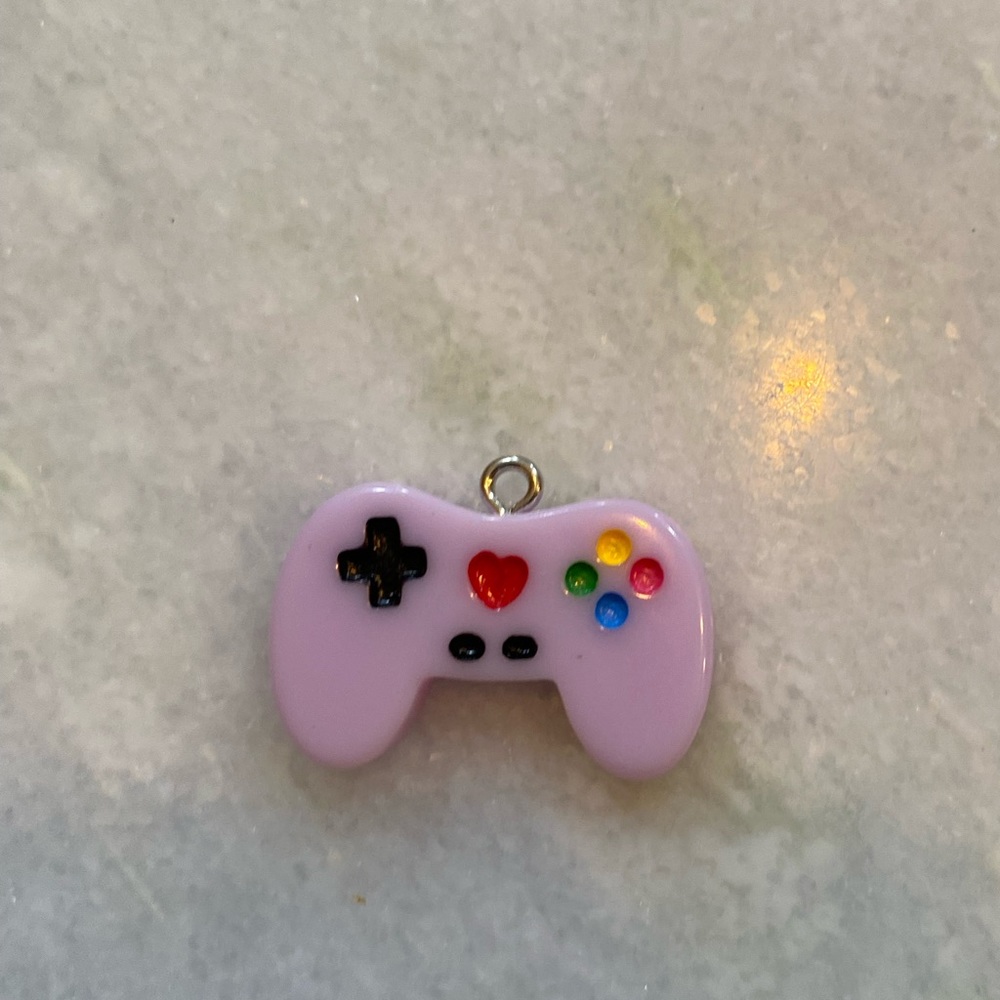 FREE WITH ANY PURCHASE OVER 8$ ( upon request) LEAVENDER gaming remote charm